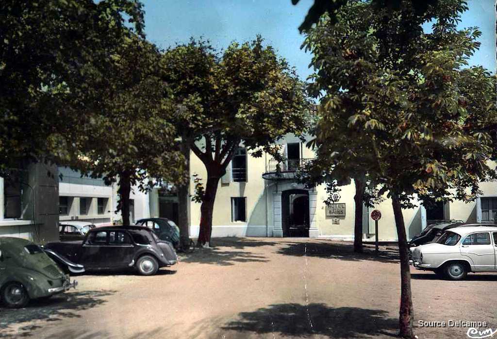 34 Lamalou les Bains Entree de l Hotel des Bains.jpg